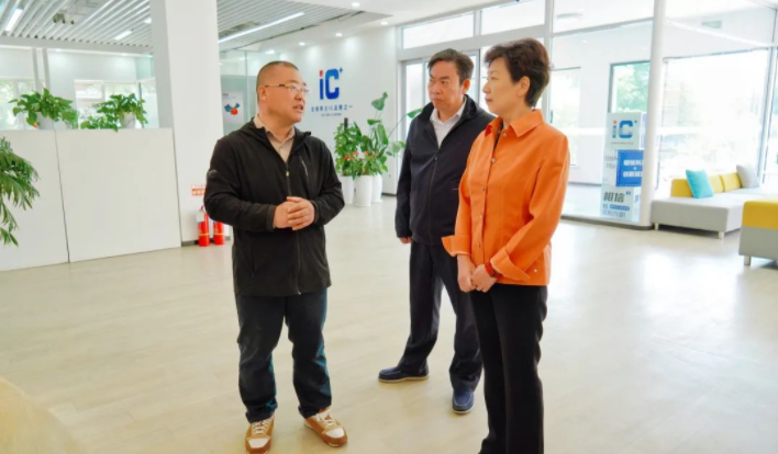 青島市人大常委、工信局、嶗山區(qū)委一行領(lǐng)導(dǎo)赴盛瀚調(diào)研指導(dǎo)