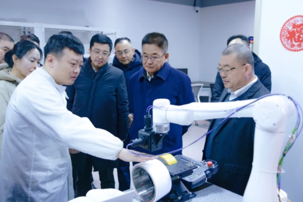 山東省科技廳黨組書(shū)記、廳長(zhǎng)孫海生一行蒞臨青源峰達(dá)集團(tuán)成員企業(yè)青源峰達(dá)太赫茲科技
